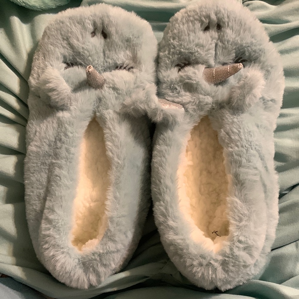 Slippers! Size 9. Not sure what brand but very fluffy and comfortable.